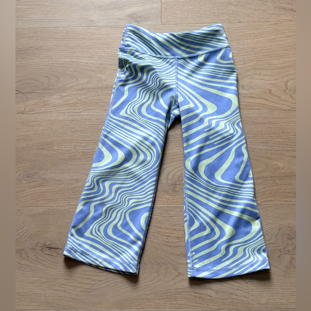 Girls Athleta Light Blue & Lime Swirl Active Flare Crop Leggings Sz XS / 6 EUC